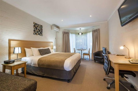 COMFORT INN COACH AND BUSHMANS - Southport Accommodation 1