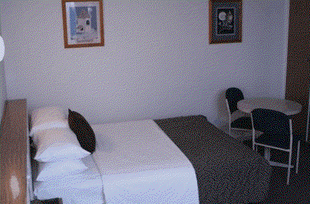 Burkes Hotel Motel - Southport Accommodation 1