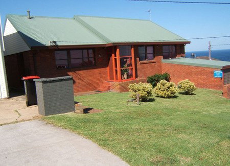 Merewether Beach B And B - Southport Accommodation 1