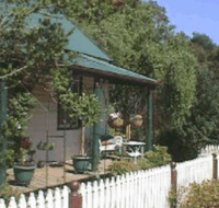 Trines Cottage - Southport Accommodation