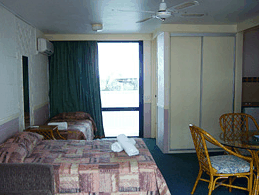 Club Surfers - Accommodation Southport
