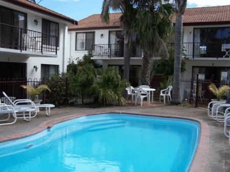 Peninsular Apartments - Southport Accommodation 0