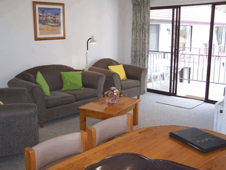 Peninsular Apartments - Southport Accommodation 2
