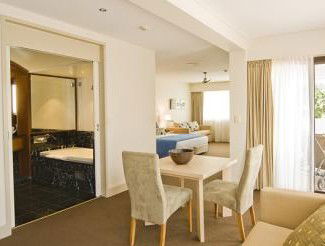 Waves Byron Bay - Accommodation Southport 4