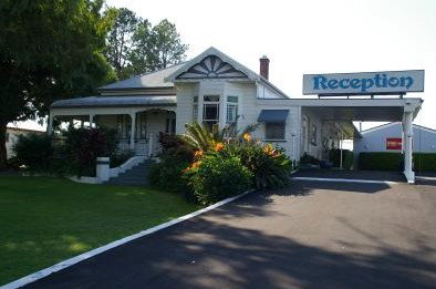 Colonial Court Motor Inn - Southport Accommodation 0