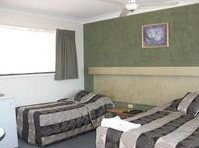 Hanging Rock Family Motel - Accommodation Southport 1