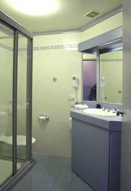 Palm Court Motor Inn - Southport Accommodation 3