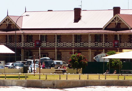 Tumby Bay Hotel And Seafront Apartments - Southport Accommodation 2