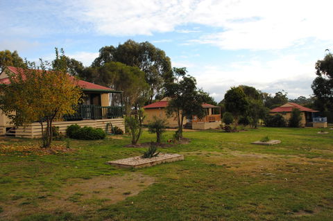 Lakes Entrance Country Cottages - Southport Accommodation 0