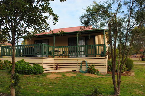 Lakes Entrance Country Cottages - Southport Accommodation 2