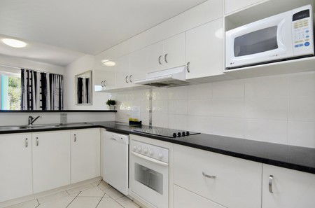 White Crest Luxury Apartments - Southport Accommodation 3