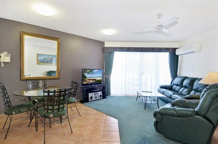 White Crest Luxury Apartments - Southport Accommodation 5