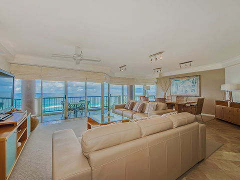 AA Oceana On Broadbeach - Accommodation Southport 14