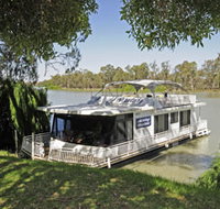 Moving Waters Self Contained Moored Houseboat - Accommodation Southport
