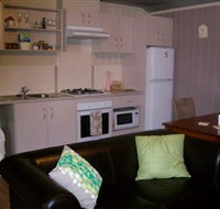 Little Para Cottage - Southport Accommodation