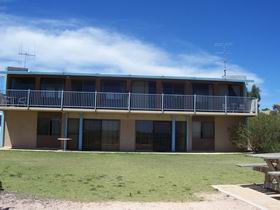 Moonta Bay Beach Villas - Southport Accommodation 0