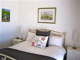 ArtWine Cottages - Southport Accommodation 0