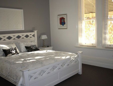 ArtWine Cottages - Southport Accommodation 1