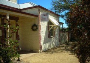 Wild Berry Cottage - Southport Accommodation 2