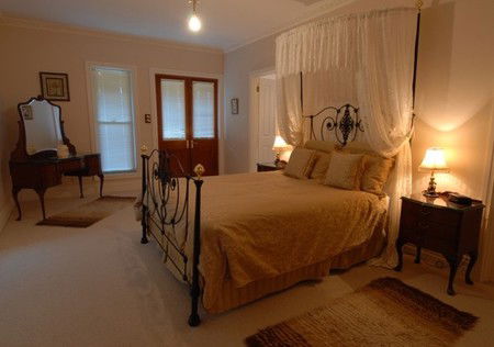 Lindsay House - Southport Accommodation 2