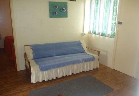 Oaklands Fishing Cottage - Accommodation Southport 2