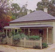 Miriams Cottage - Southport Accommodation