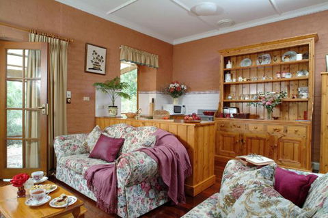 Amanda's Cottage 1899 - Southport Accommodation 4