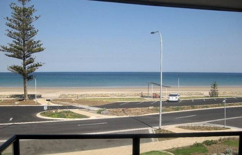 Moana Beach Holiday Apartments - Accommodation Southport 4