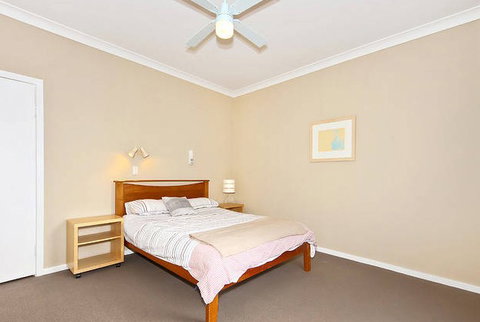 Sea Sand And Scrub Holiday House - Southport Accommodation 4