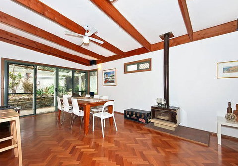 Sea Sand And Scrub Holiday House - Southport Accommodation 5