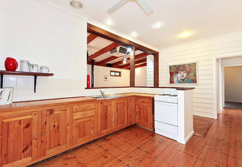 Sea Sand And Scrub Holiday House - Southport Accommodation 6