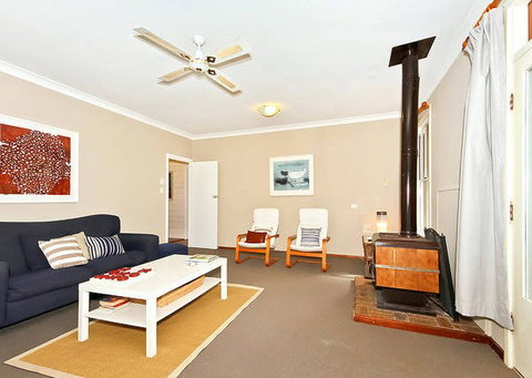 Sea Sand And Scrub Holiday House - Southport Accommodation 7