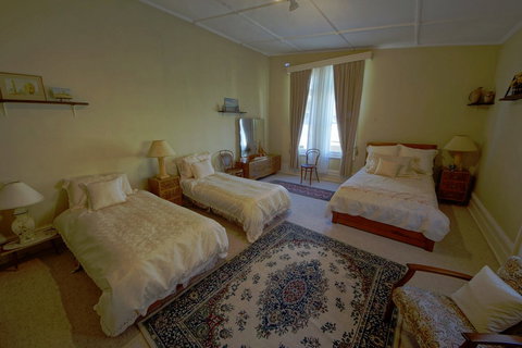 Myras Moonta Retreat - Southport Accommodation 1