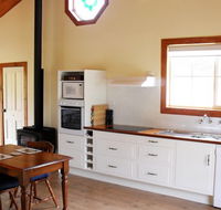 The Old Oak Bed and Breakfast - The Shearing Quarters - Southport Accommodation