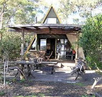 Poppies on the Beach and the Outrigger - Southport Accommodation