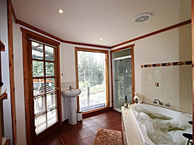 Love Grove Guest House - Southport Accommodation 0