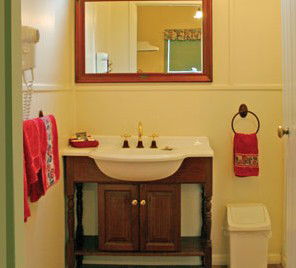 Comstock Cottage - Southport Accommodation 1