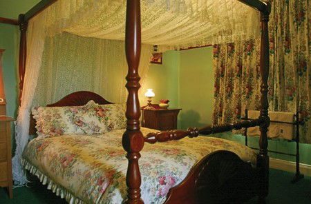 Comstock Cottage - Southport Accommodation 2