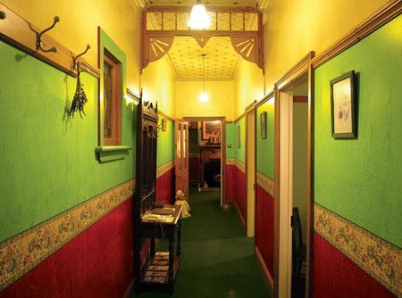 Comstock Cottage - Southport Accommodation 4