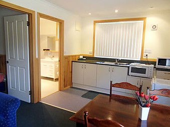 Driftwood Strahan Villas - Accommodation Southport 3