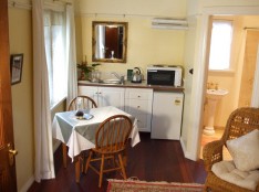 Elm Wood Classic Bed And Breakfast - Accommodation Southport 3
