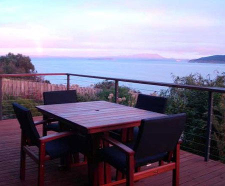 Larus Waterfront Cottage - Southport Accommodation 2