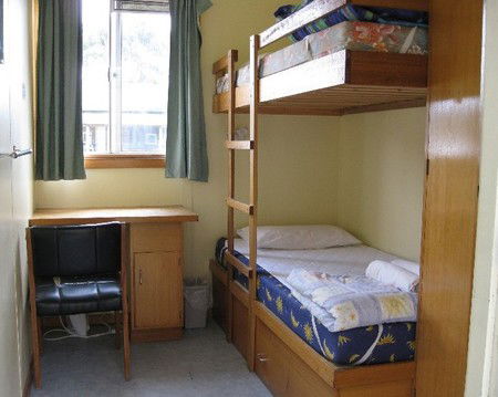 Strahan Backpackers YHA - Accommodation Southport 2
