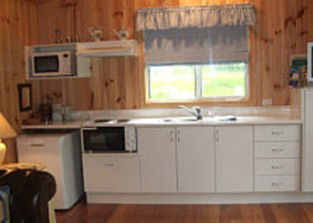 Summer Cottage - Southport Accommodation 2