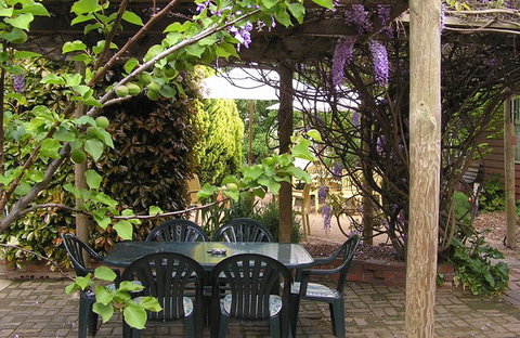 Emeu Inn Bed & Breakfast - Accommodation Southport 0