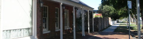 Emeu Inn Bed & Breakfast - Accommodation Southport 2