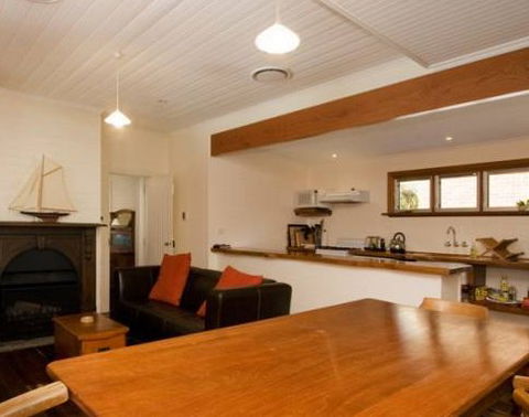 The Cottage - Berry - Southport Accommodation 3