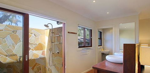 Away On Shirley Lane - Southport Accommodation 4