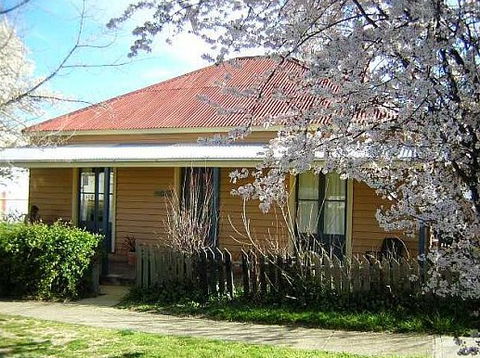 Cooma Cottage - Accommodation - Southport Accommodation 0
