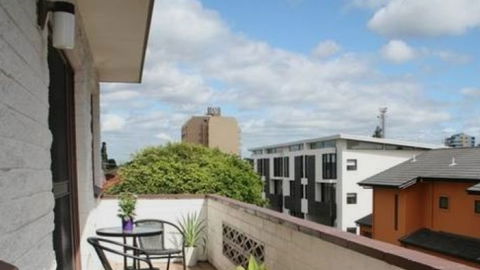 At Forster Holiday Apartment - Lake Street - Southport Accommodation 2